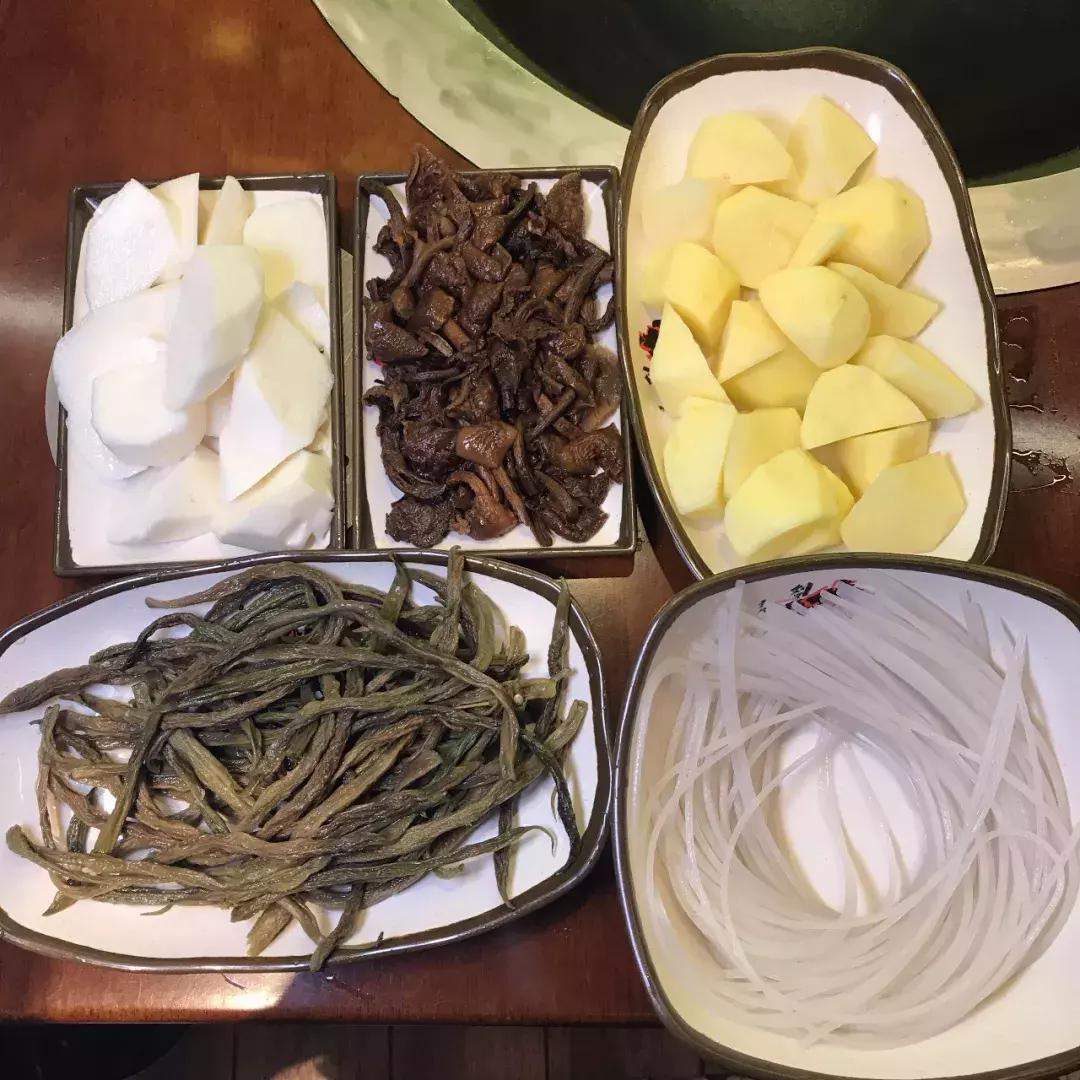 正宗东北铁锅炖鸡做法,东北铁锅炖鸡块最正宗的做法