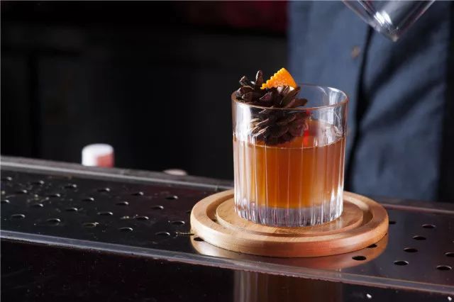 一家距离西湖仅隔2公里的治愈系清吧，六杯关于生活与爱的鸡尾酒