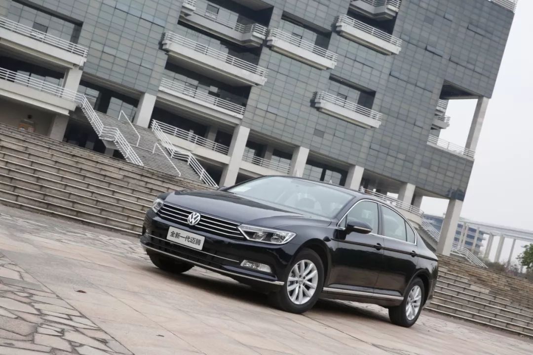 迈腾330豪华对比凯美瑞2.5锋尚,新款迈腾和凯美瑞试驾