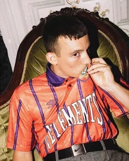 我们一不小心把这些足球队服改造成了时装周爆款……