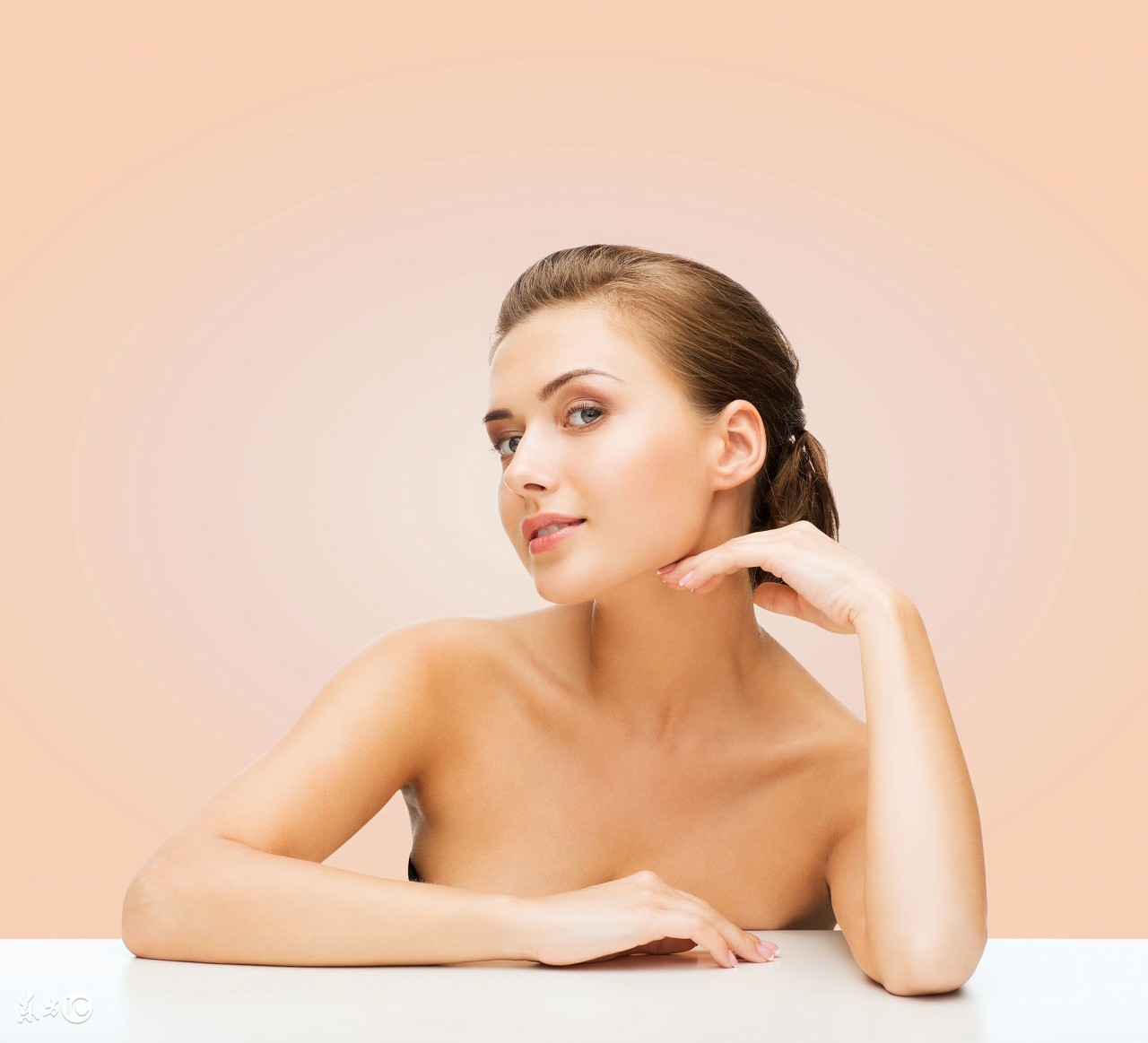 女性皮肤干燥粗糙用什么护肤品,女性50岁以后皮肤粗糙什么原因