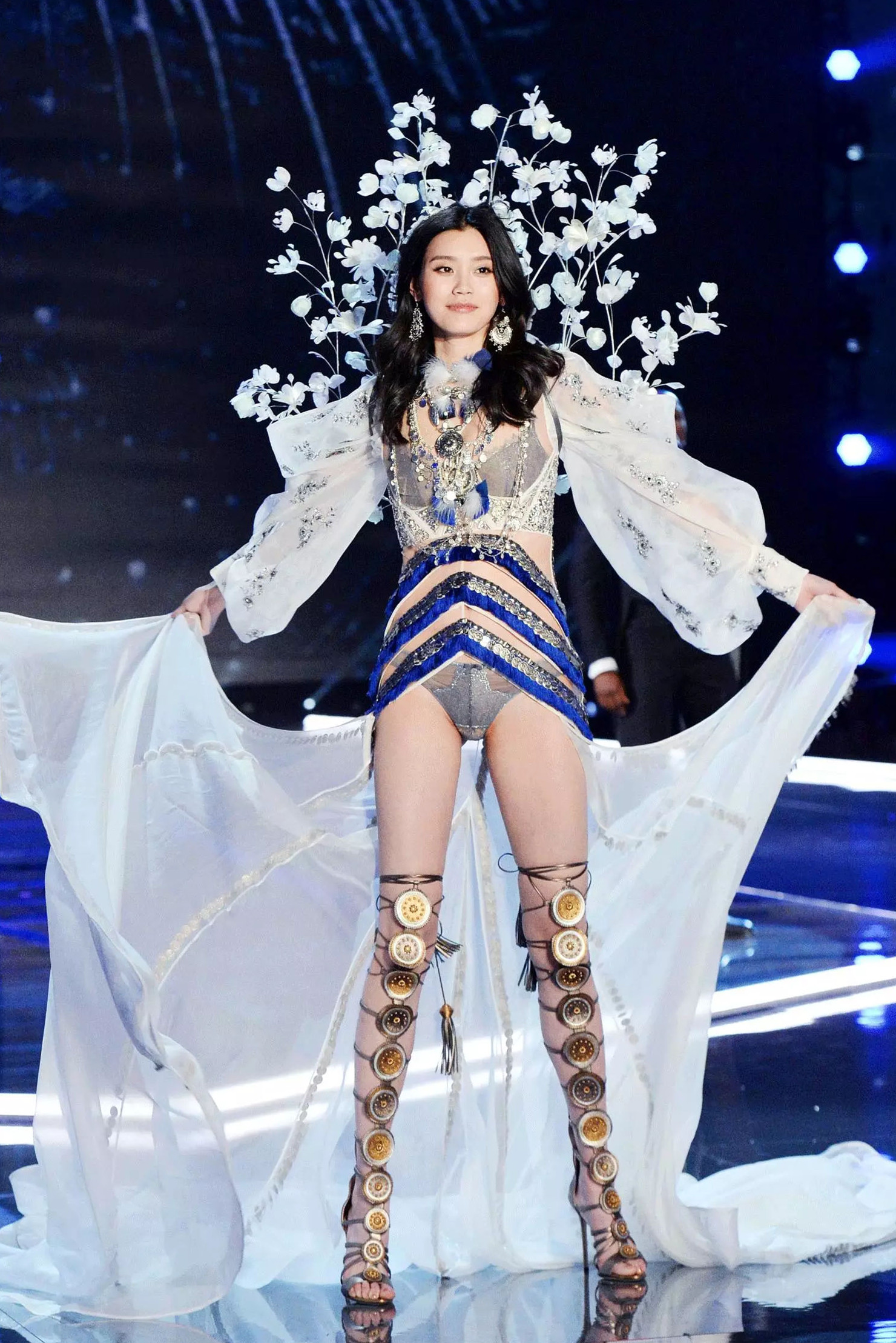 维密秀刘雯何穗奚梦瑶后台,奚梦瑶刘雯维密走秀