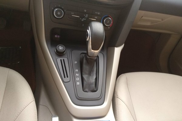 福特福克斯三厢车有什么亮点,福特福克斯三厢这车怎么样