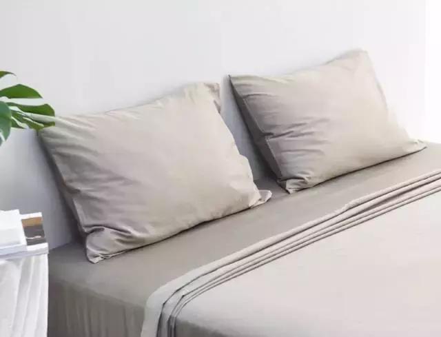 床上四件套和被子哪个贵,床上四件套100多和300多区别