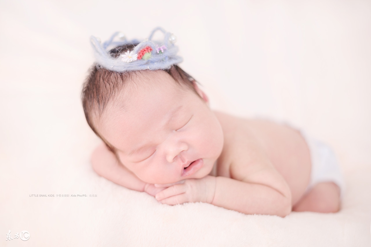 宝宝一到晚上就很闹,宝宝夜里闹就让抱