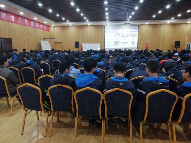 解开进阶名校的密码揭开水木清华的面纱——记清华大学谢旭东教授郑州中学讲学