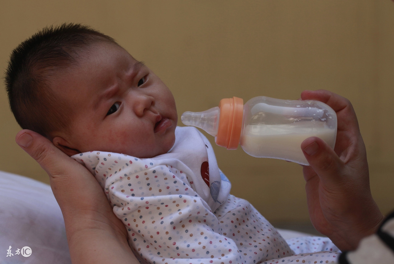 新生儿老吐奶是月嫂导致的吗,月嫂呛奶预防和抢救实操