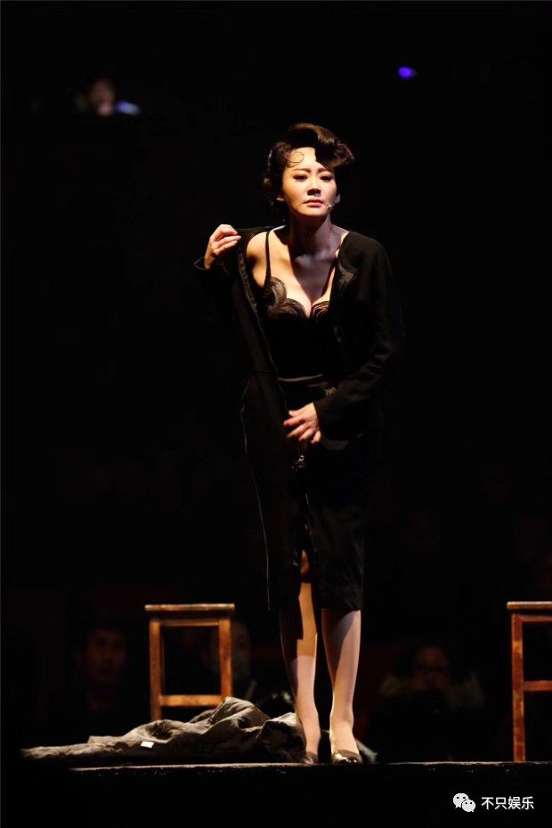 许晴到底是怎么保养的？48岁的年纪还有着少女的模样和*女熟**的身材