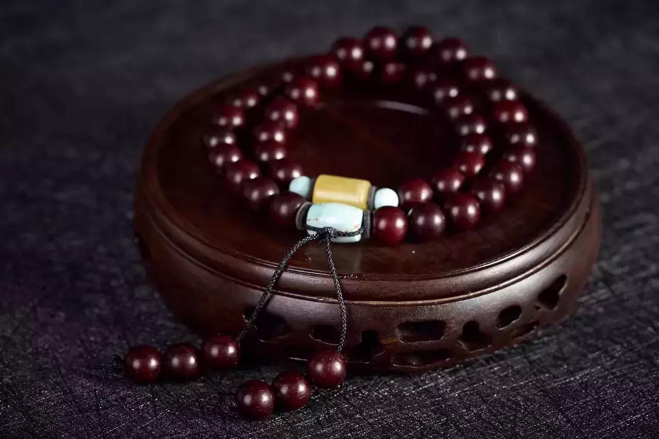 南红手串戴四圈太紧怎么办,手串弹力线四圈太松五圈太紧