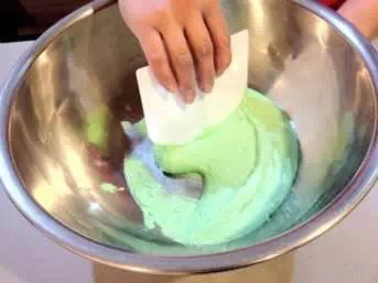 好吃的面包是怎么做出来，真相让你吓出一身冷汗