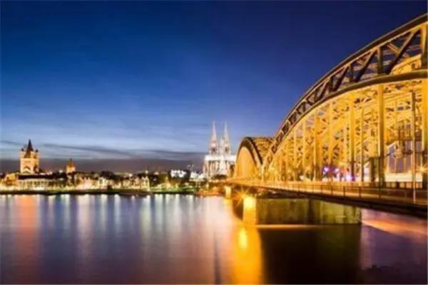 出境旅游需要身份证,出国游玩身份证办理