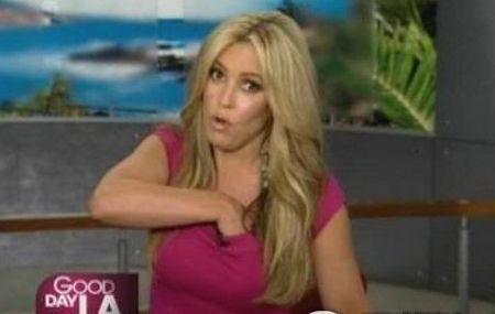 豪放女主持*光春**外泄:衣不遮体当众裸露!