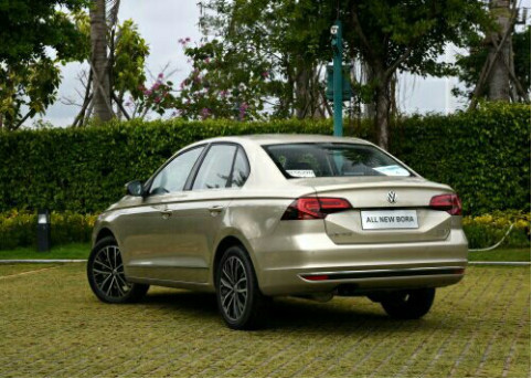 老王买了宝来,老李说老王傻了不买全新宝来,我们来比较下哪款好