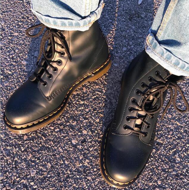 怎么选择一双合适的马丁靴,一双马丁靴的搭配