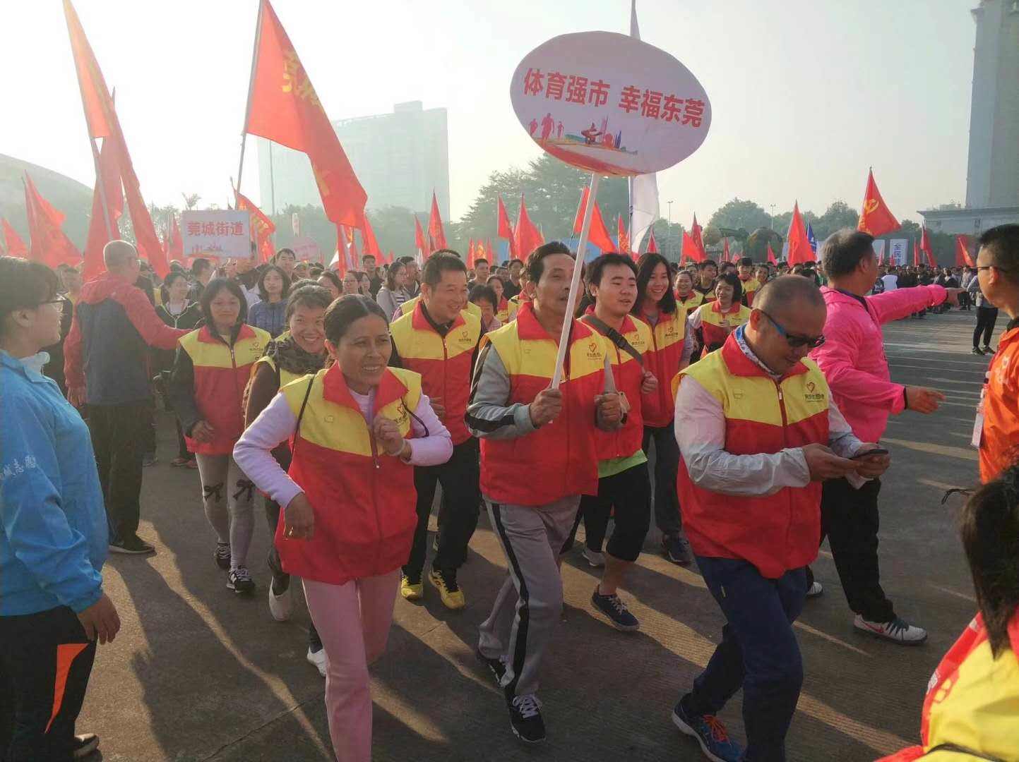 全城沸腾,全城火热人山人海