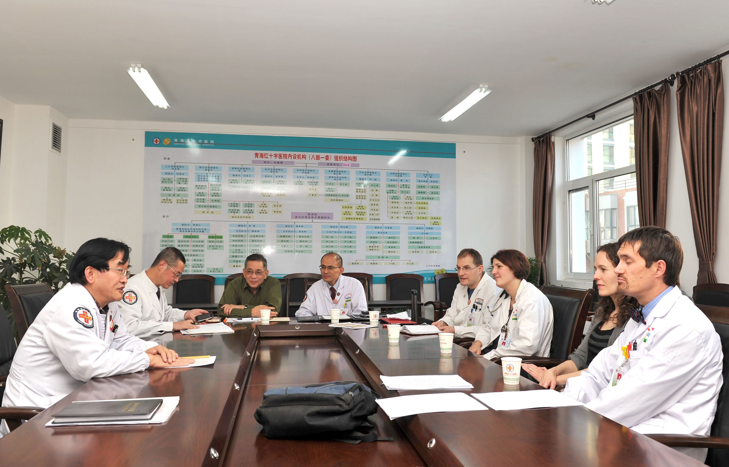 青海:从人文视角看外国医学专家执业理念对医院员工的影响