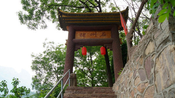 游玩河北邯郸东太行挂壁栈道,西安出发自驾太行挂壁免费公路