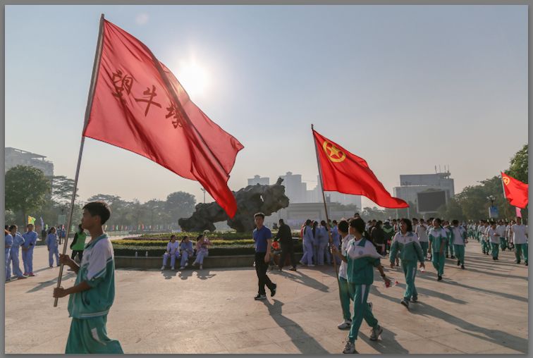 全城沸腾,全城火热人山人海