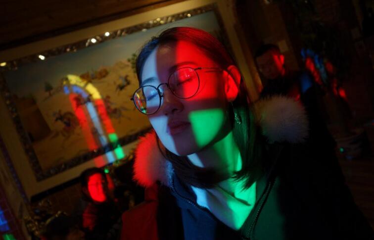 圣诞节热恋生活日记,开着轩逸陪女朋友搜集北京的圣诞树