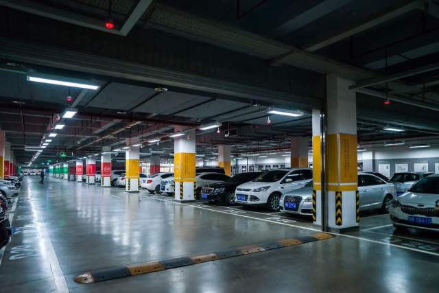 如果车牌掉了被交警查怎么办,发现自己的车牌被盗用了怎么办