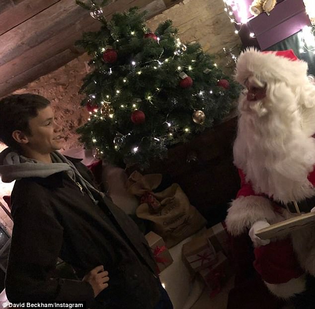 小七全家度过幸福圣诞节维多利亚喝价值1280英镑葡萄酒