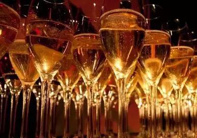 起泡酒的口感和饮用方法,起泡酒怎么才能喝出高级感