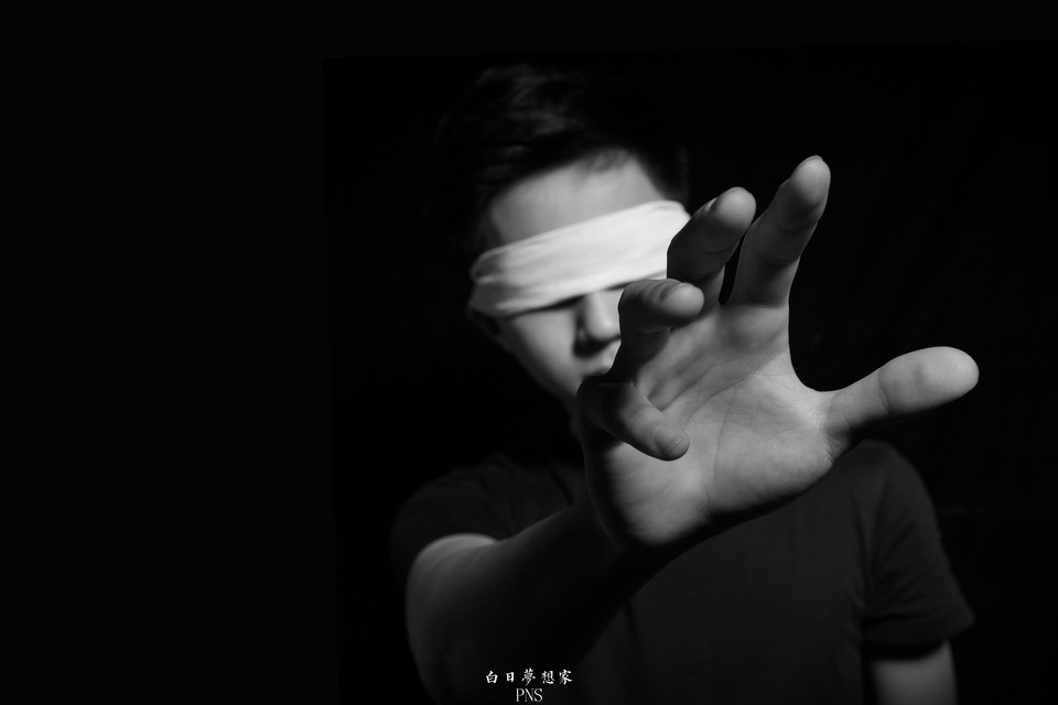 如果有一天眼睛失明你会怎么做,如果有一天失明了会怎么样