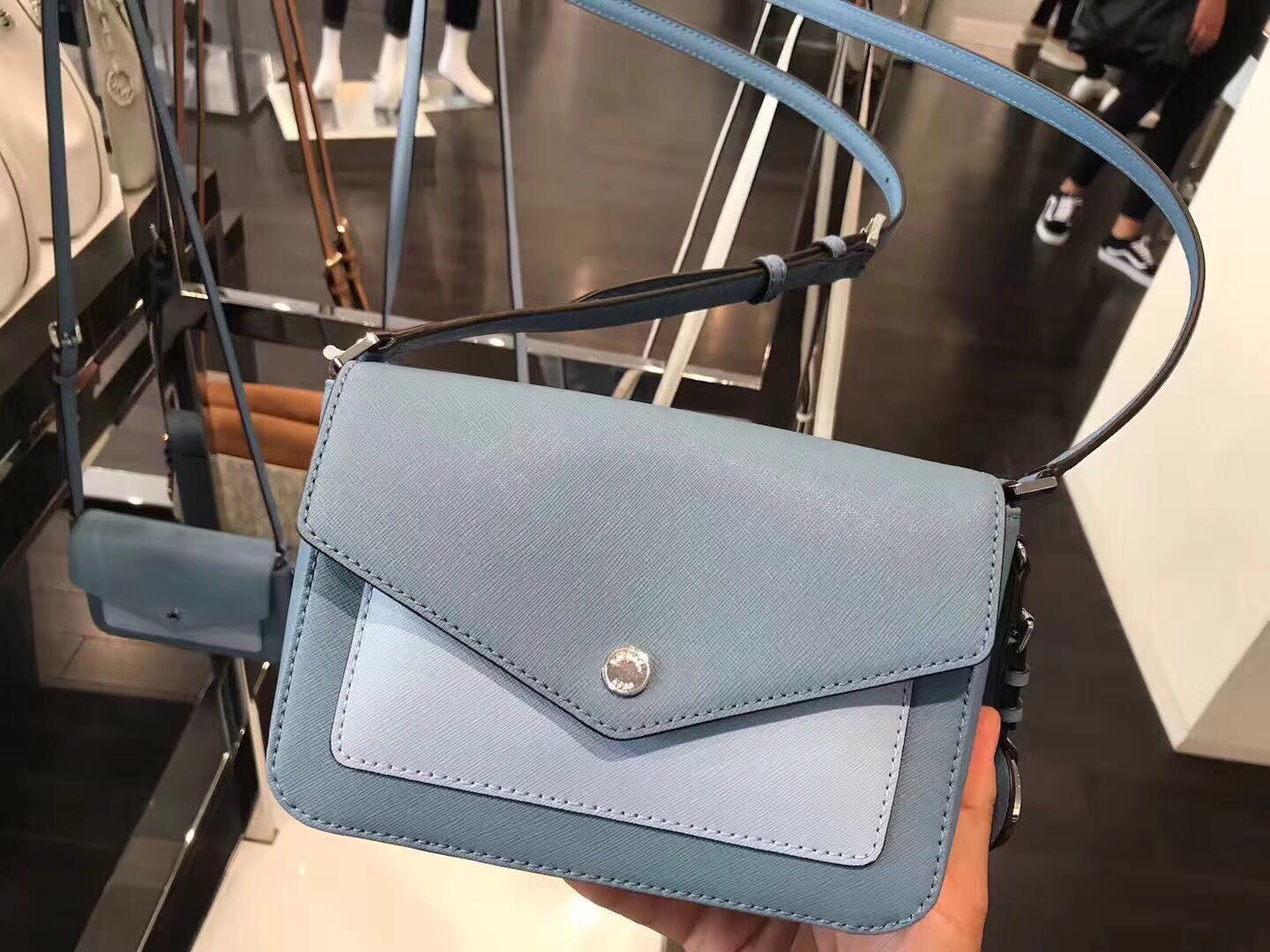 mk包推荐款式,给女孩子买的包包价格1200左右