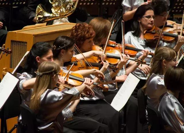 多瑙河真的有蓝色吗,听了蓝色的多瑙河有什么感受