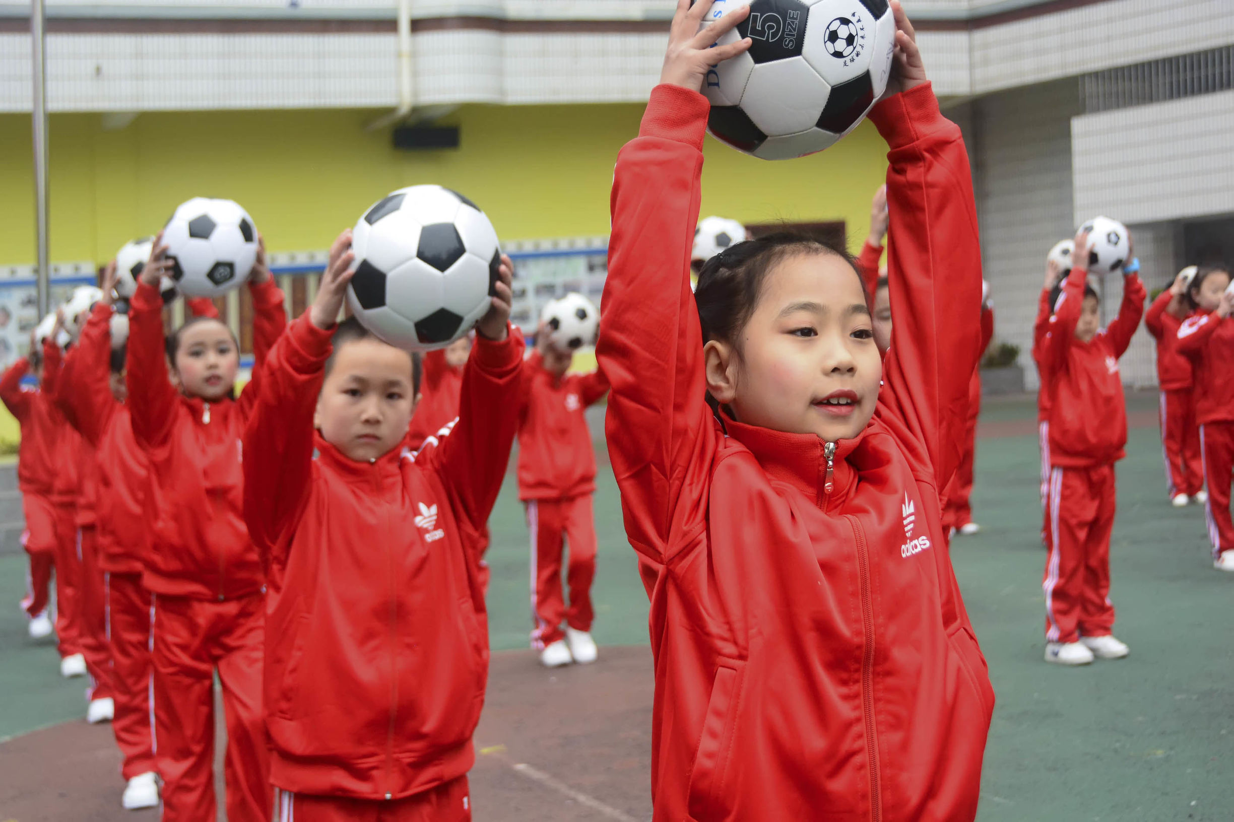 三小校运会啦啦操,巴中市巴州区三小足球操