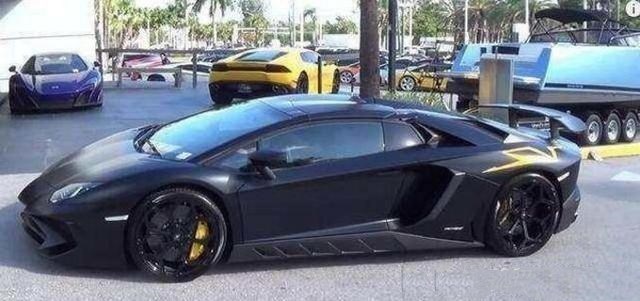 800万兰博基尼去加油,800万的兰博基尼加油