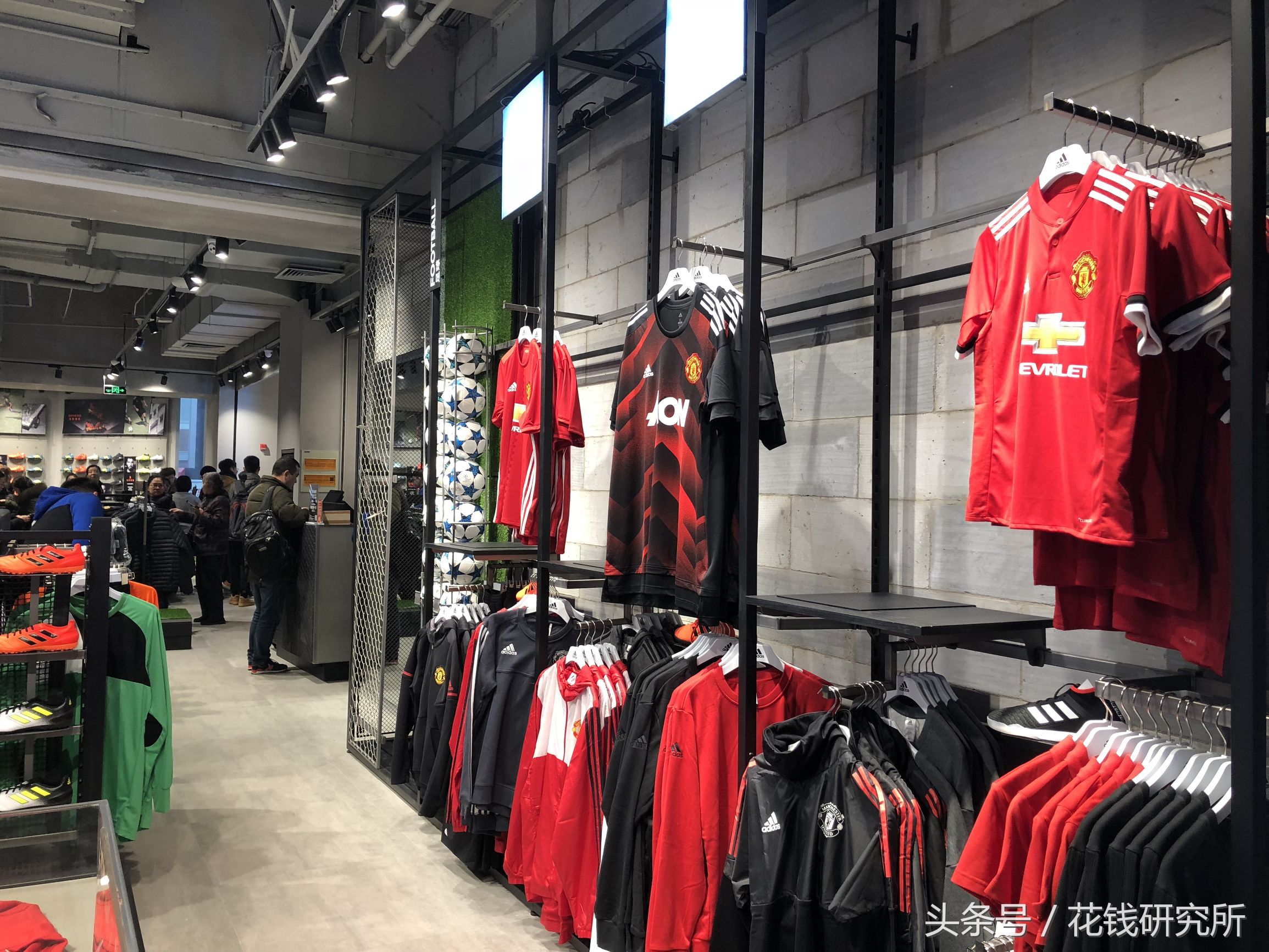 曼联苏宁,曼联vs格拉纳达球迷进场