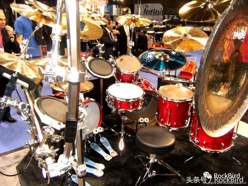 李宇春打鼓,易烊千玺演唱会打鼓