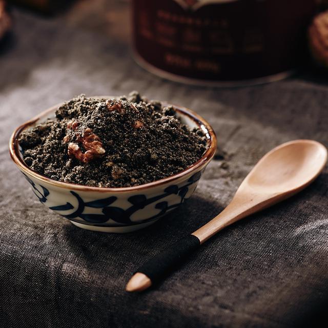 女生千万不要随便喝外面的水,女人夜里喝白开水好不好