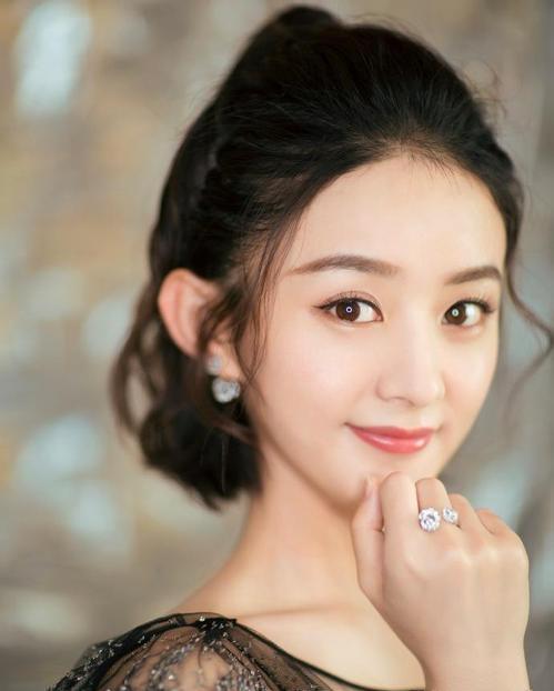 无需动刀的整容术？2018最IN眉形不是平眉、一字眉，而是……