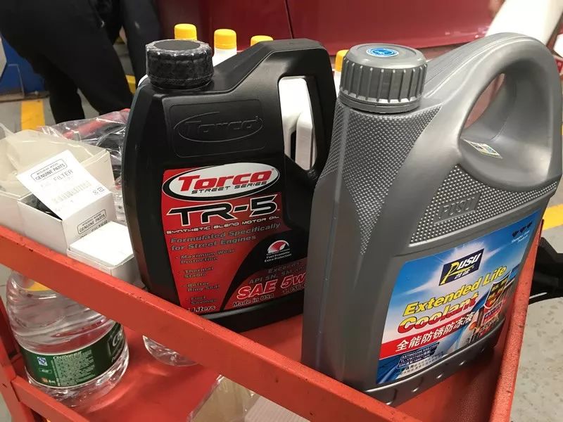 老迈腾和新迈腾综合测评,7年车大保养都需要做什么