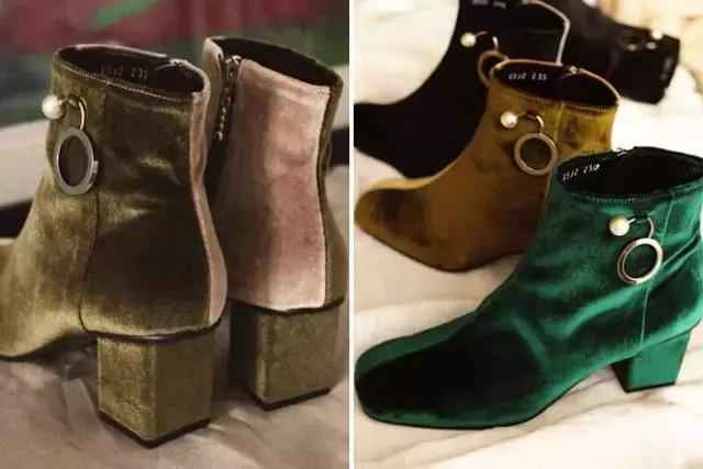 适合冬天小女生穿的黑色马丁靴,适合年轻小姐姐穿的衣服