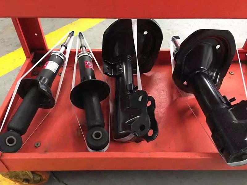 老迈腾和新迈腾综合测评,7年车大保养都需要做什么