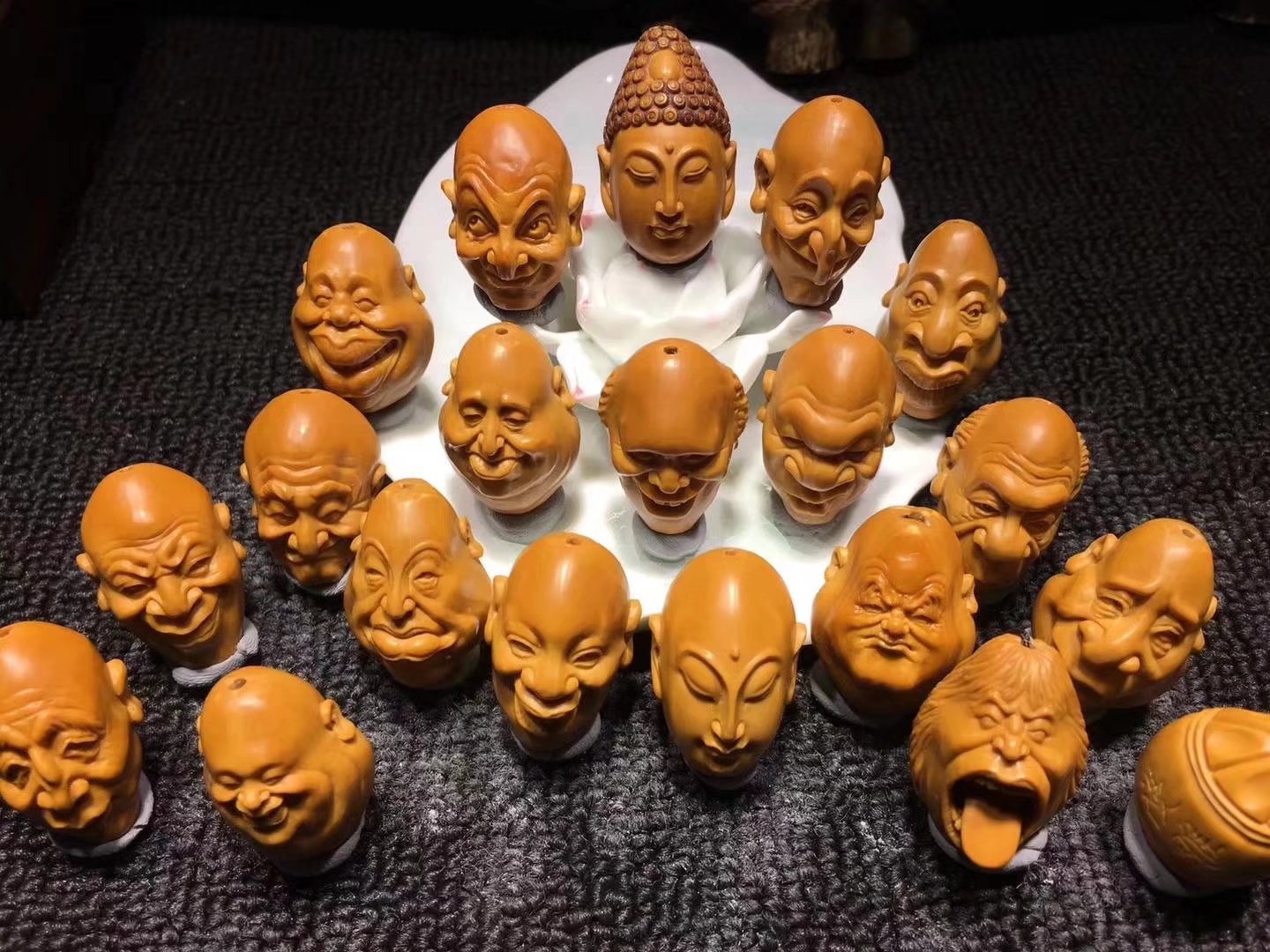 橄榄核雕中雅玩，憨豆，格格巫，泰森，爱因斯坦