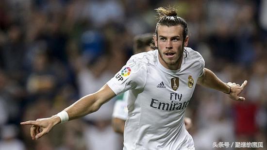 现役足球右边锋十大球星,足坛史上十大右边锋排名