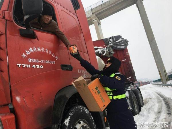 朋友圈被这场大雪刷屏了,冰冷的大雪