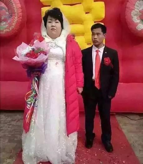 就这么直接插进去，不疼才怪呢，咋就那么猴急呢