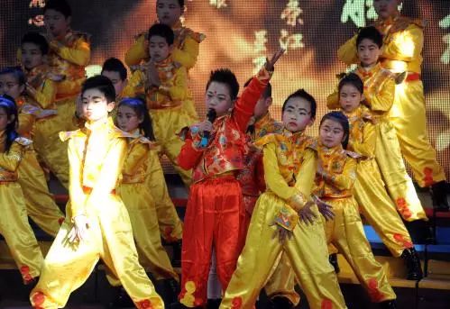 凝聚慈善力量情暖困难群众,凝聚正能量圆梦微心愿