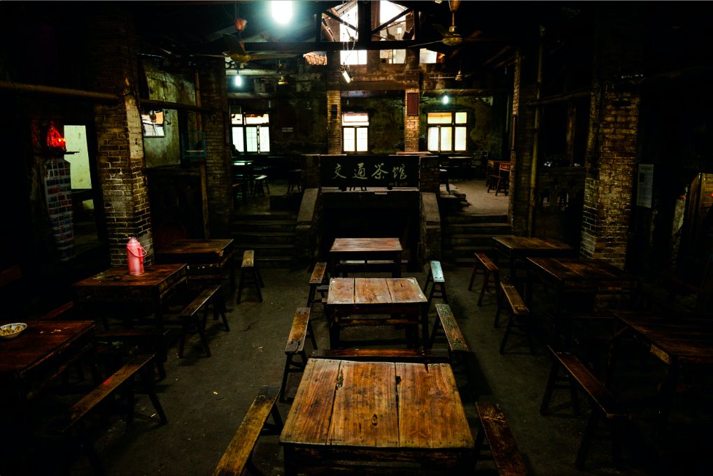 他用20年记录下了魔幻重庆的茶馆江湖