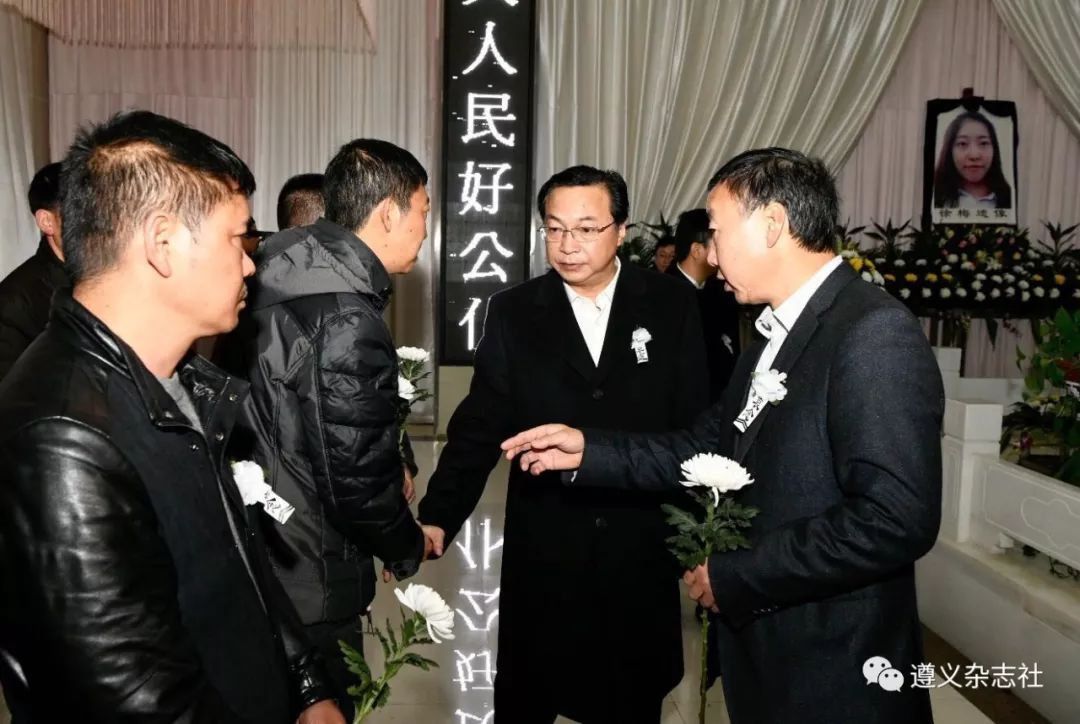 徐梅同志遗体告别仪式在灵鼎山殡仪馆举行