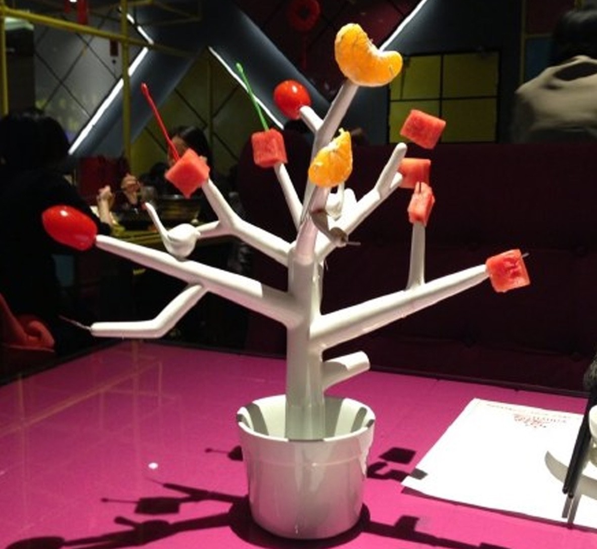 以“毒药”走红的餐厅：我是这样让顾客抢着为创意掏钱的