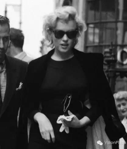 如果要推荐一副100年不会过时的百搭墨镜，我选这支雷朋~|Wayfarer专题