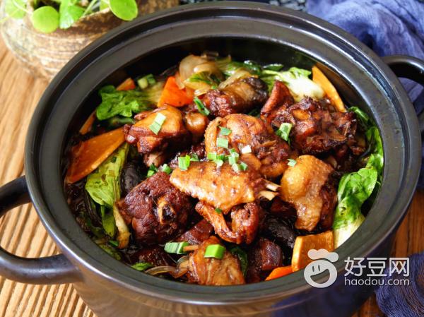 做菜的视频家常菜砂锅鸡块,酱油砂锅鸡块