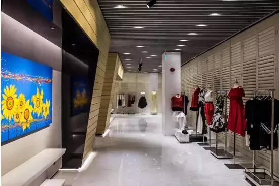 深圳服装档口现状,线下店铺太贵了