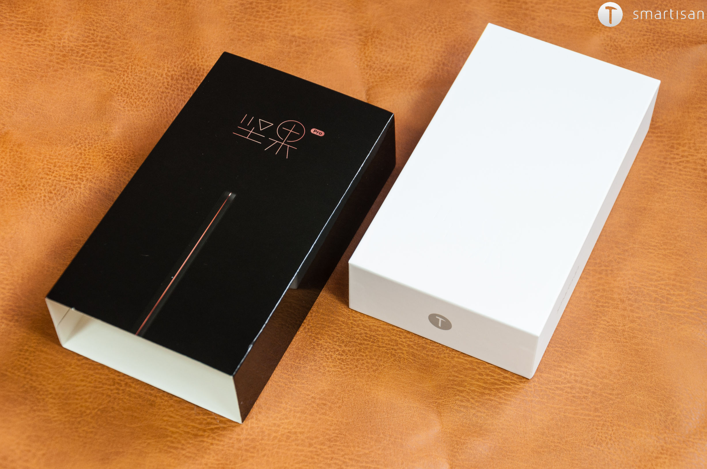 坚果pro2特别版,锤子坚果pro2